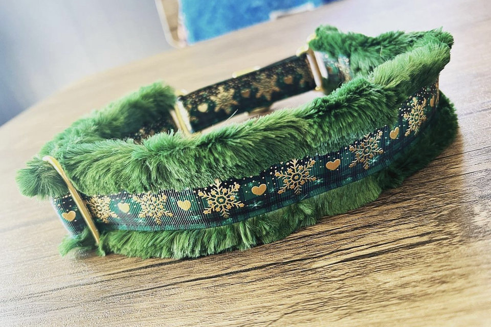 Dog collars on Holiday snowflakes- 2 widths and 3 styles